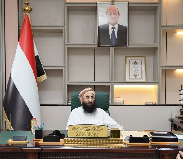 وزير الأوقاف والإرشاد يثمّن مواقف علماء العالم الإسلامي من "المشروع الإيراني" في اليمن